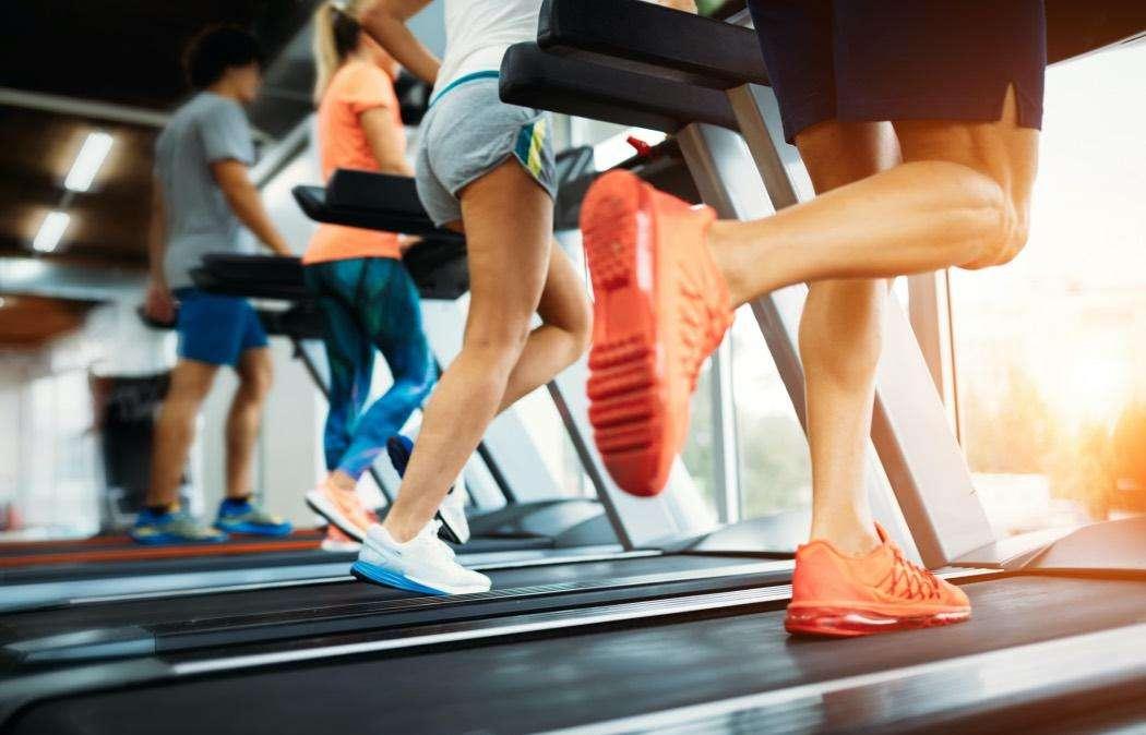 I vantaggi dell'allenamento indoor sul tapis roulant: ecco i giusti consigli da seguire 