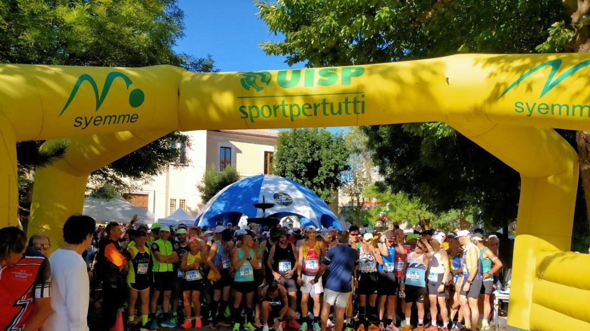 L'emozione corre sulle salite dell'Ultramaratona del Gran Sasso! E' la domenica dei 600 sui 50 km dell'Appennino abruzzese