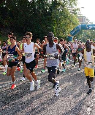 Lo spettacolo del Lungadige Attiraglio in occasione della seconda edizione della "Verona Run Fast 10k"