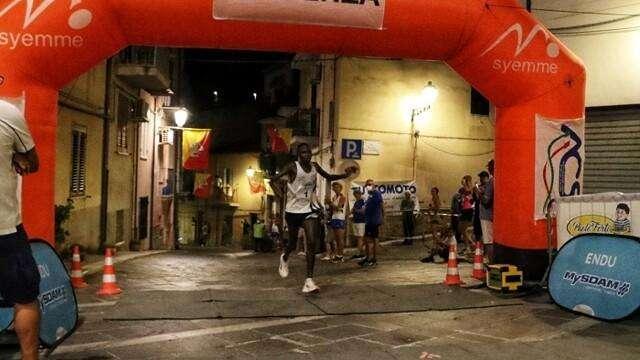 C'è stato davvero da divertrirsi al "Giro podistico di Sant'Ambrogio" in notturna