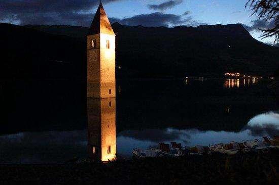Il prossimo 12 luglio ci sarà la "Night Run" al Giro del Lago di Resia: boom di iscritti