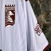 La seconda maglia piace ai tifosi: "Bellissimo lo stemma". A breve presentazione della terza
