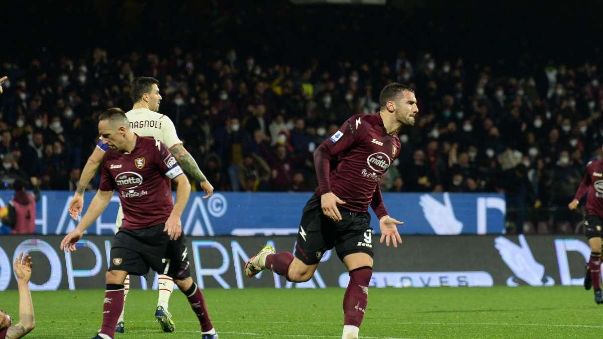 Bonazzoli: "La rovesciata al Milan con la Cremonese più bella di quella con la Salernitana. Sulle brioche a Salerno..."