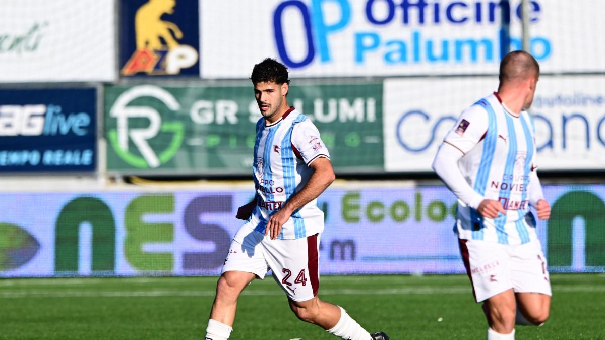 Salernitana, difesa e corsie in movimento