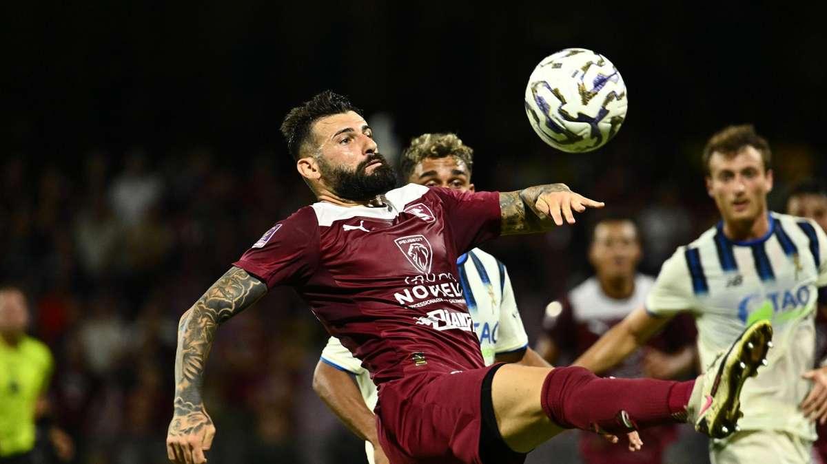 Salernitana, ballottaggi aperti: Raffaele studia le scelte anti-Casarano
