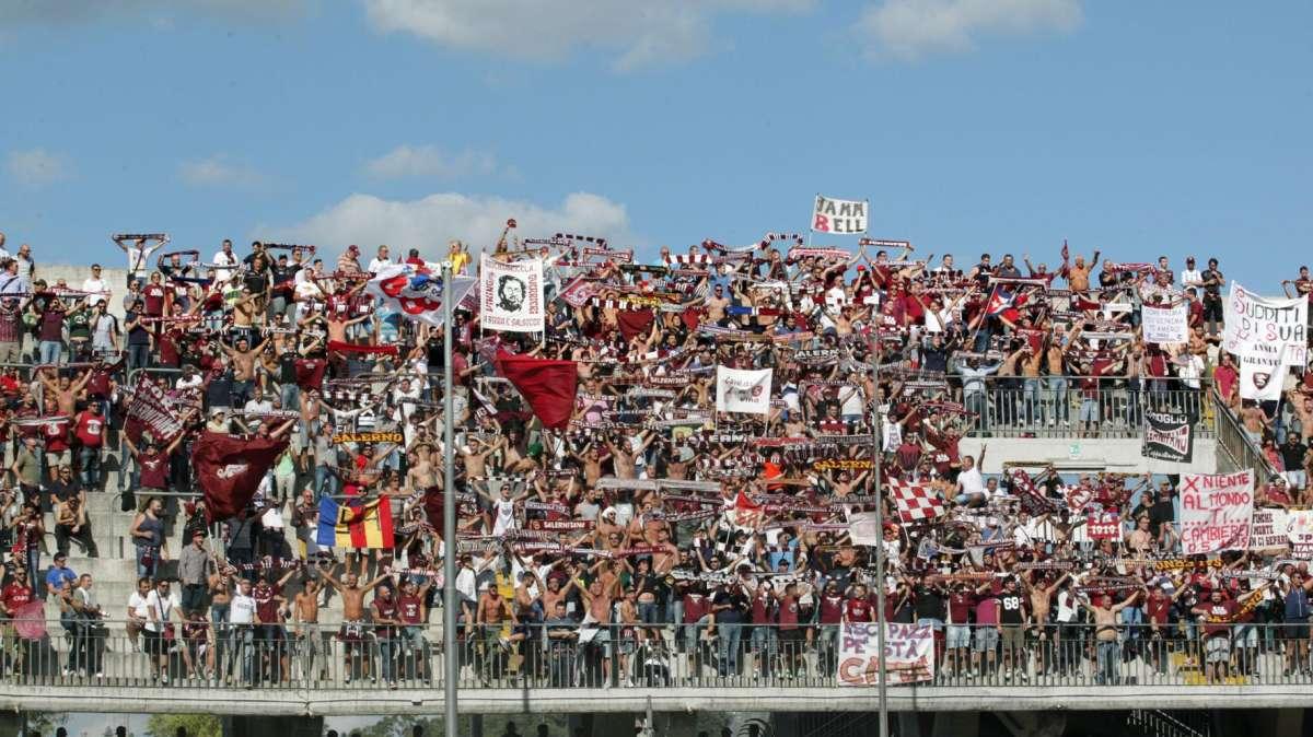 TIFOSI: il coro dei salernitani al "Vigorito" di Benevento [video]