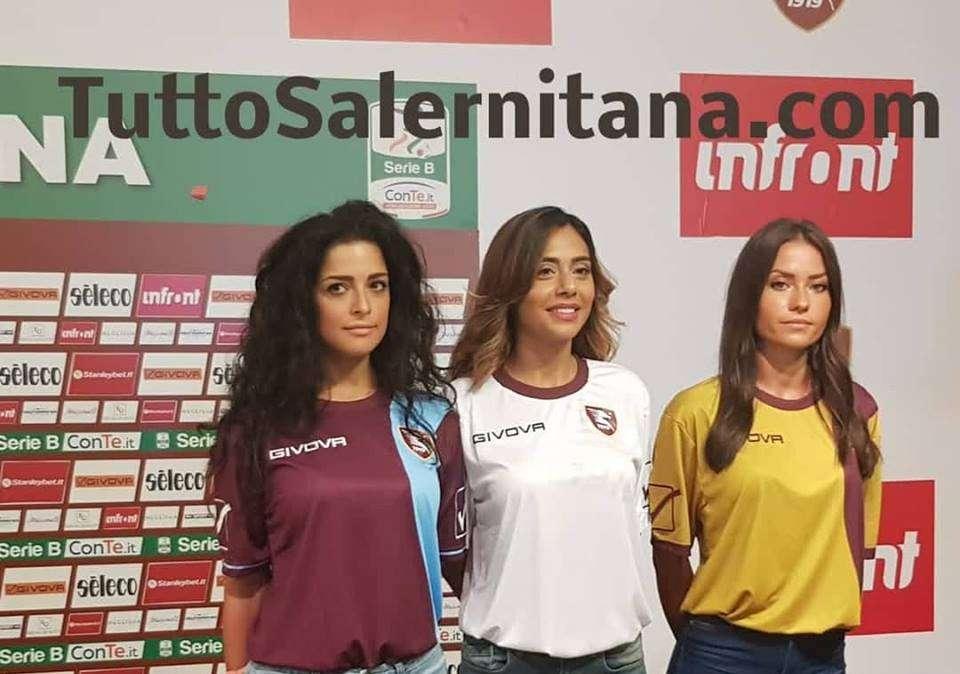 LIVE TS - Conclusa la conferenza, presentate ufficialmente le nuove divise.