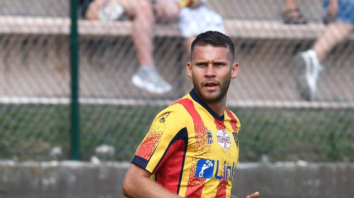 Lecce, Blin: "Sono a disposizione per venerdì. Dobbiamo fare almeno altri 20 punti"