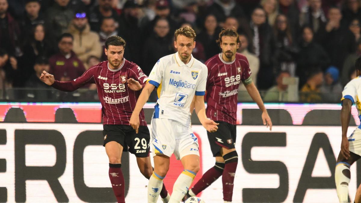 Salernitana, prima le uscite, poi gli acquisti: resta un'altra situazione da risolvere