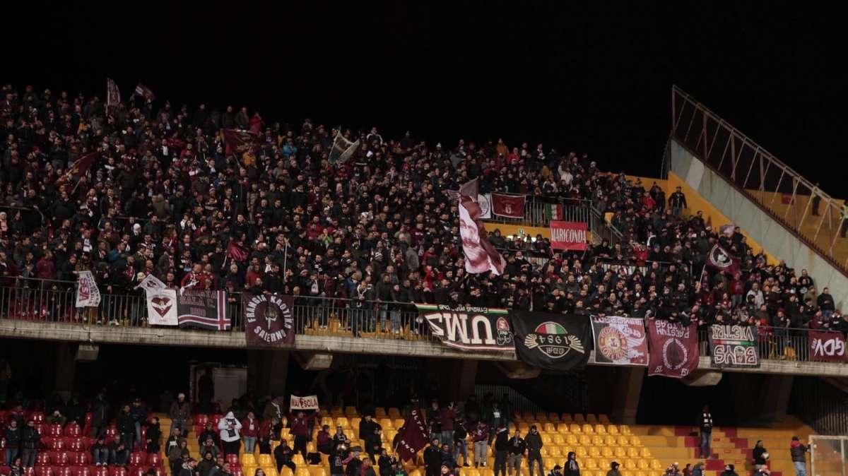Salernitana, non sarai mai sola: polverizzati in mezz'ora i biglietti per il settore ospiti del Vigorito