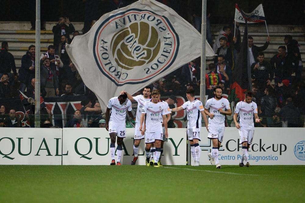 SERIE B: il Crotone acciuffa il secondo posto. La classifica
