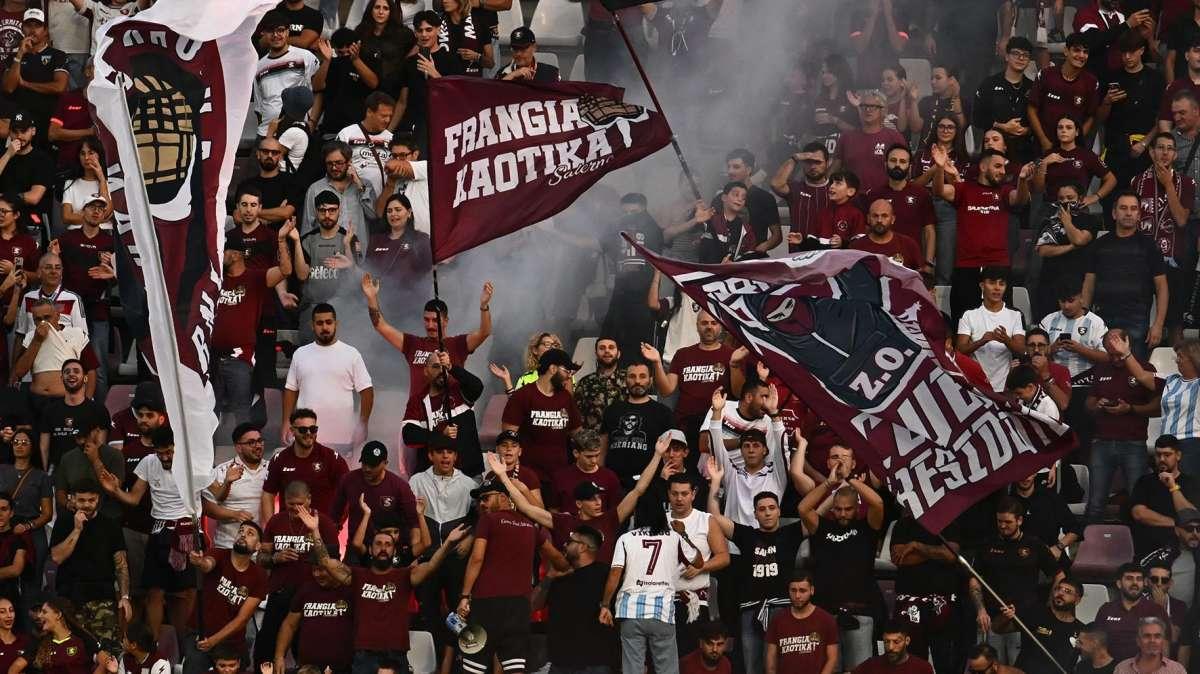 Arechi determinante: tifo incessante e nessun coro contro un "rivale" assente