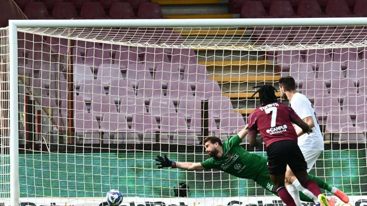 DAZN celebra il tris della Salernitana al Cosenza: "La carica di Tongya"