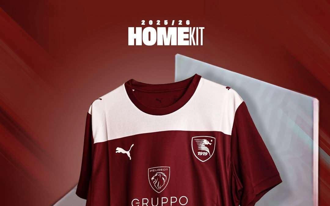 Ecco la nuova maglia per le partite in casa. In vendita a 80 euro