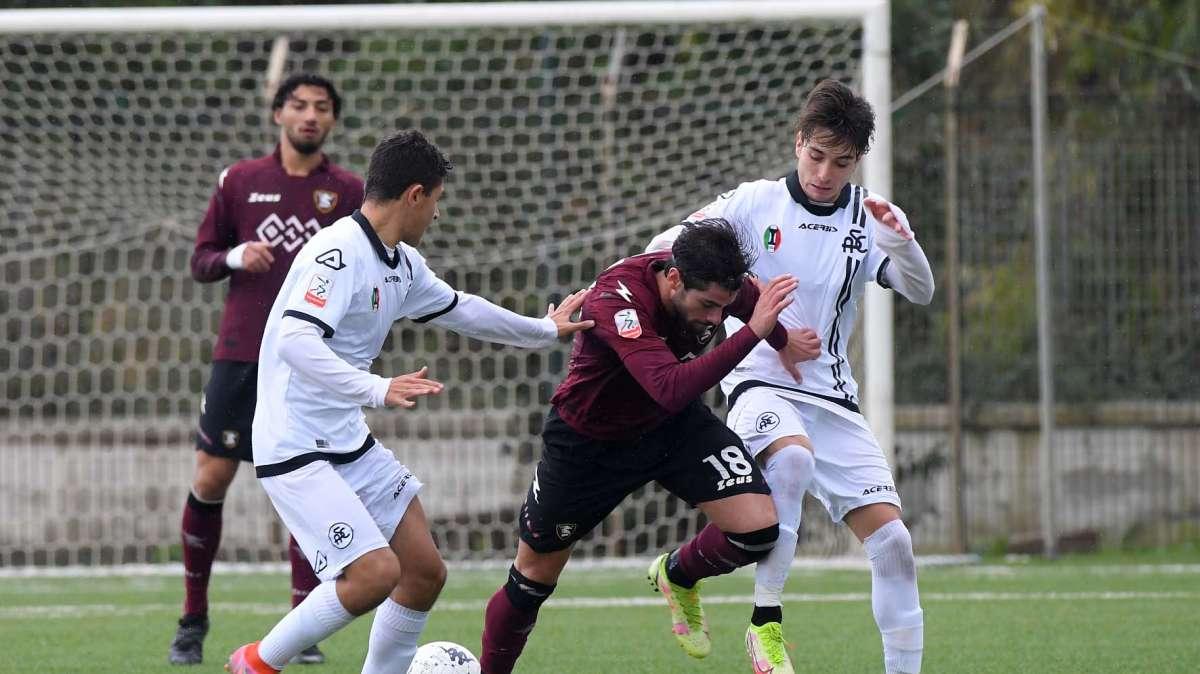 Primavera, la Reggina viola il "Volpe" in dieci uomini 