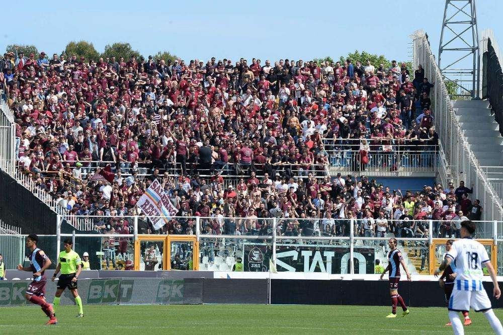 SALERNITANA:  attesa in città
