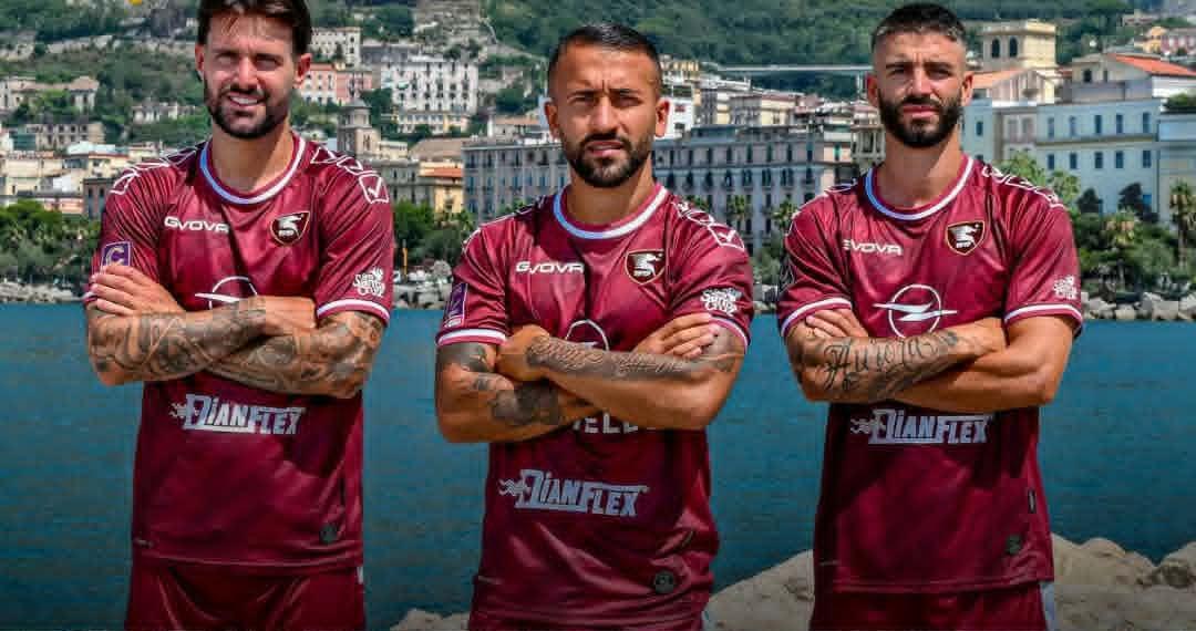 VIDEO | La nuova maglia divide i tifosi: "E' amaranto!". Ma la clip emoziona tutti