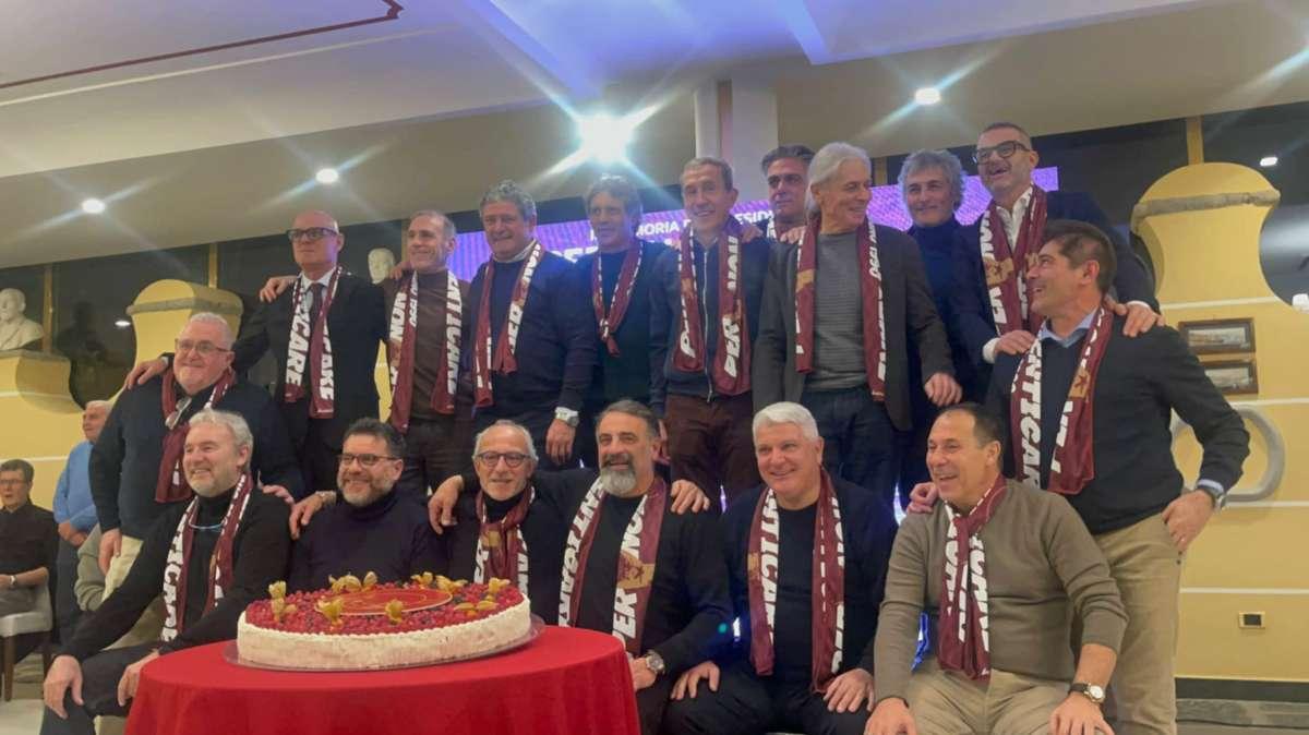 Le lacrime delle vecchie glorie cantando "Vattene amore" nel ricordo di Soglia