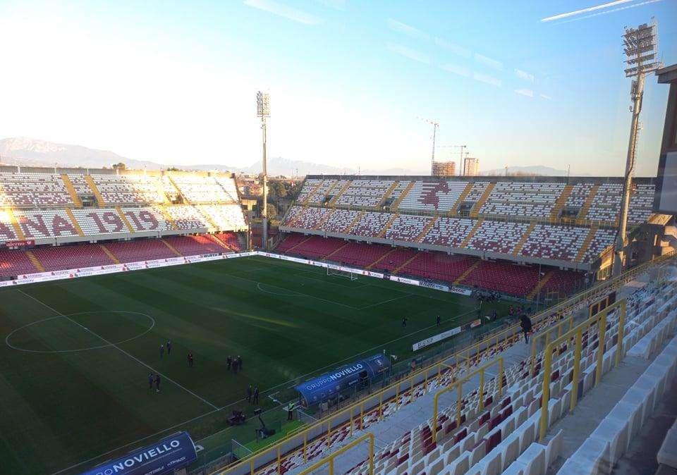 LIVE ARECHI - Clima surreale, calciatori spaesati: 13 assenti! I tifosi: "Non entriamo, non è calcio"