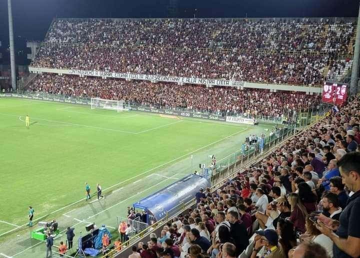 La nota della tifoseria organizzata: "Tutti allo stadio, il 2025 iniziato con modus operandi diverso"