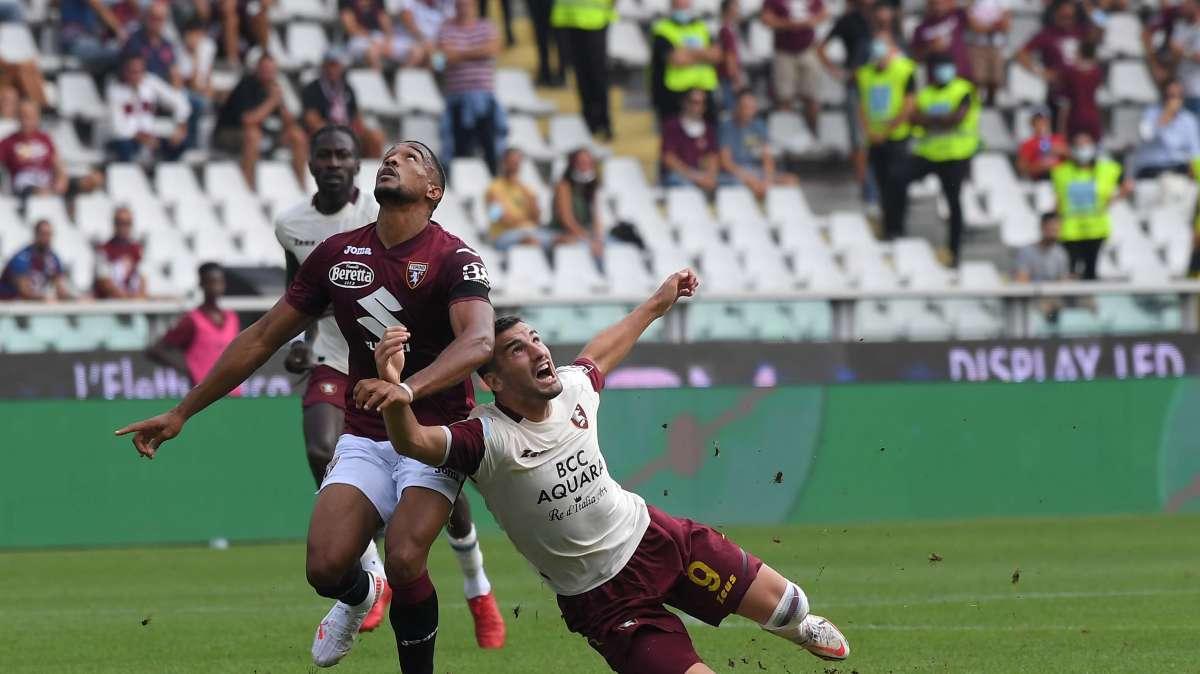 Salernitana, Bonazzoli tra i più “colpiti” in A: quanti i falli subiti dal granata