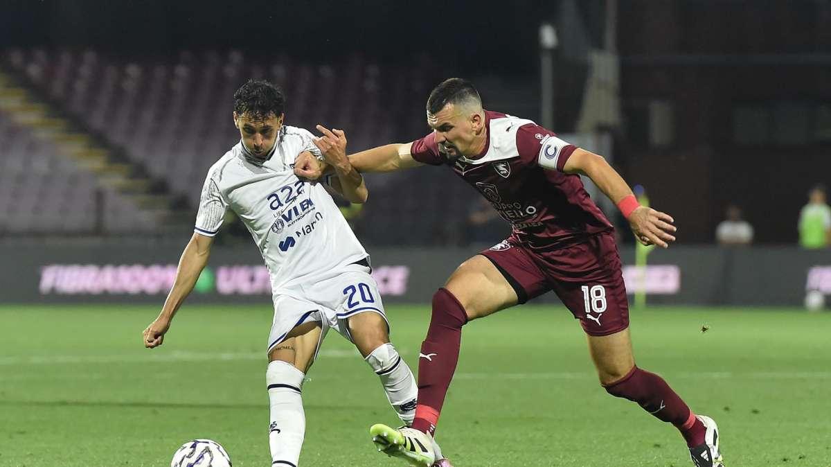 Salernitana, concorrenza per un calciatore: i dettagli