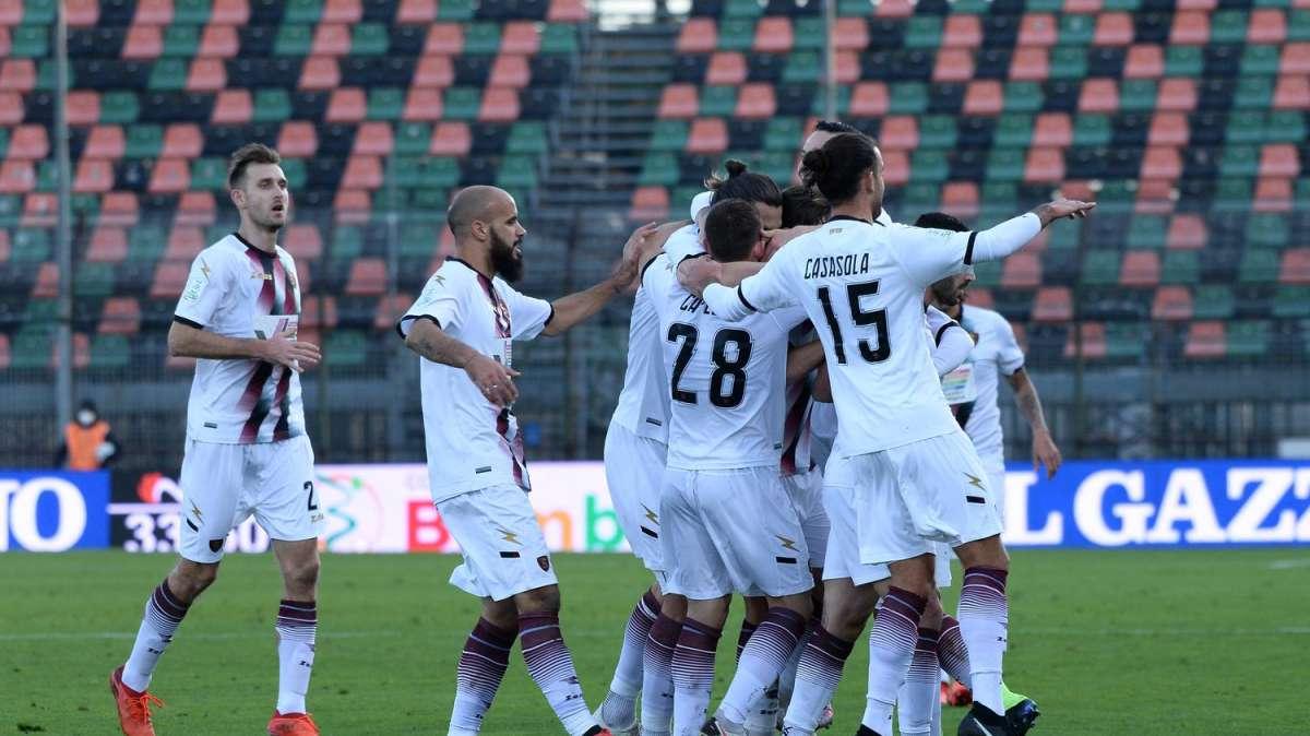 TS - SALERNITANA: tutto pronto. C'è intesa per il rinnovo di un difensore