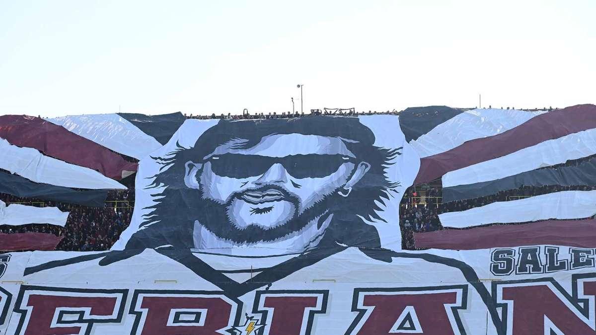 L'Arechi onora la memoria di Carmine Rinaldi: "Per la maglia, non per chi la indossa"