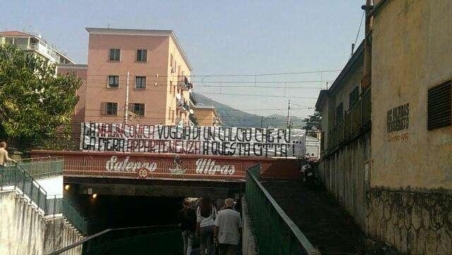 TIFOSI: spunta uno striscione nei pressi della stazione
