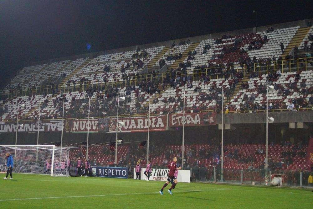 SALERNITANA: incassi al palo, sponsor e botteghini non aiutano. All'Arechi il piatto piange
