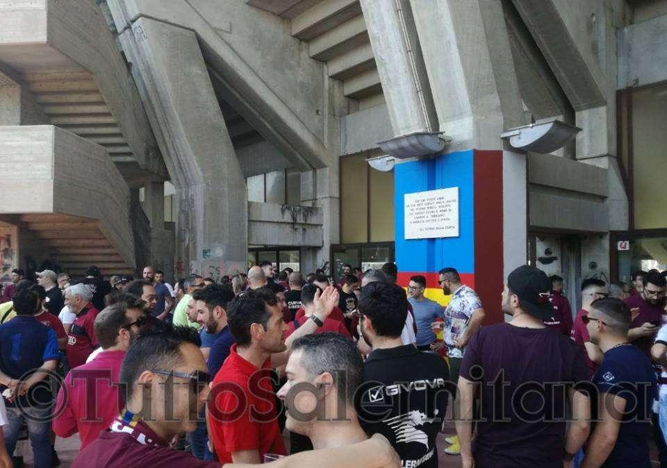FOTO E VIDEO - Ultras in sciopero per 15', cori contro Lotito e striscione in Curva: "Vogliamo società con ambizioni"