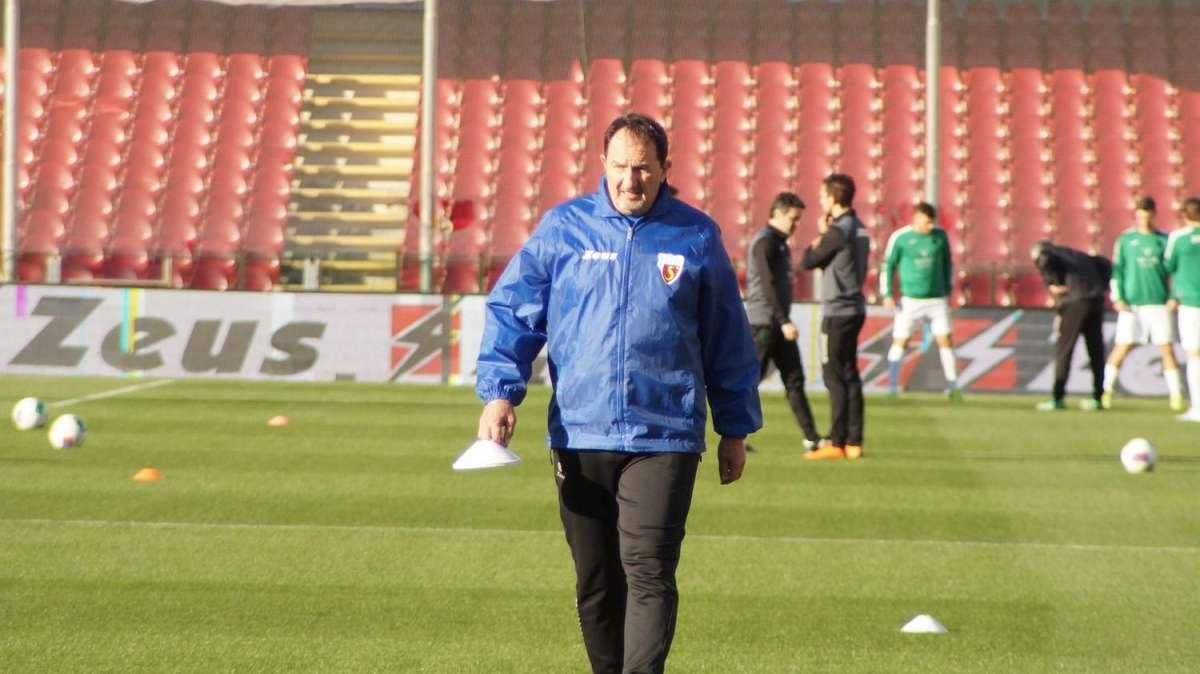 SALERNITANA - Passano gli allenatori, non Genovese: è l'uomo spogliatoio