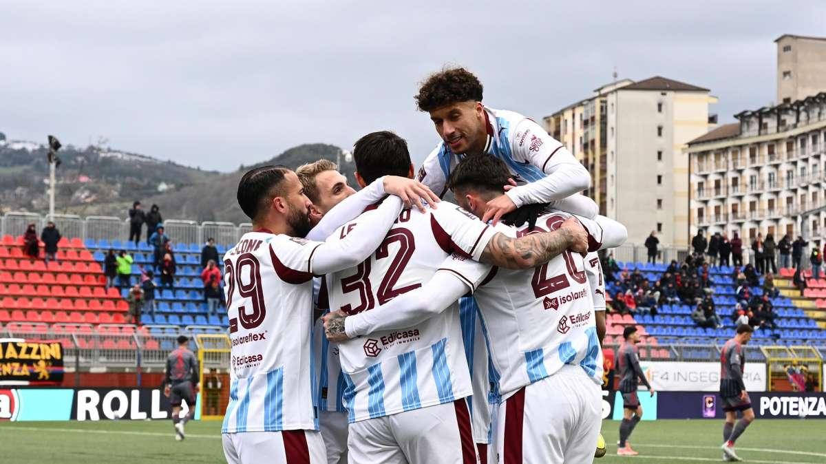 Cosmi punta sui gol: la Salernitana si affida al suo attacco