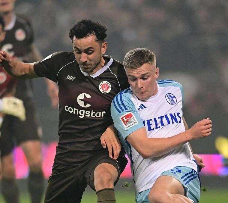Saliakas contro lo Schalke
