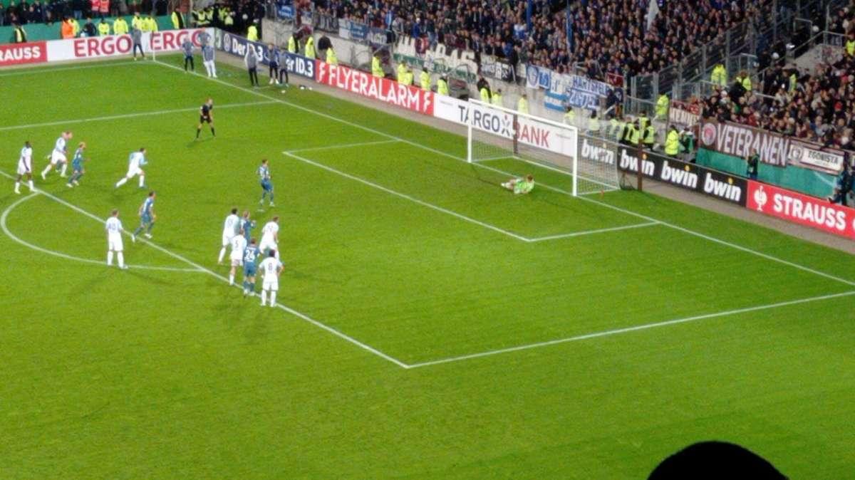Il rigore di Hartel per l'1-1