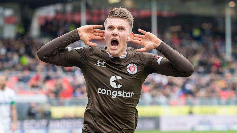 Viktor Gyökeres, l'ex pirata in copertina con la sua Svezia
