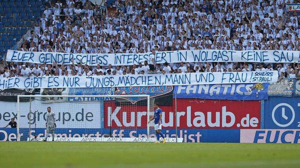 Striscione contro St Pauli