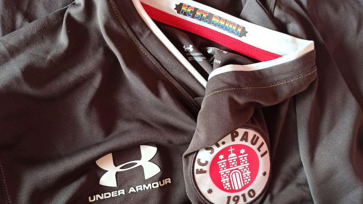 Il Sankt Pauli cambia pelle: addio al marchio Under Armour