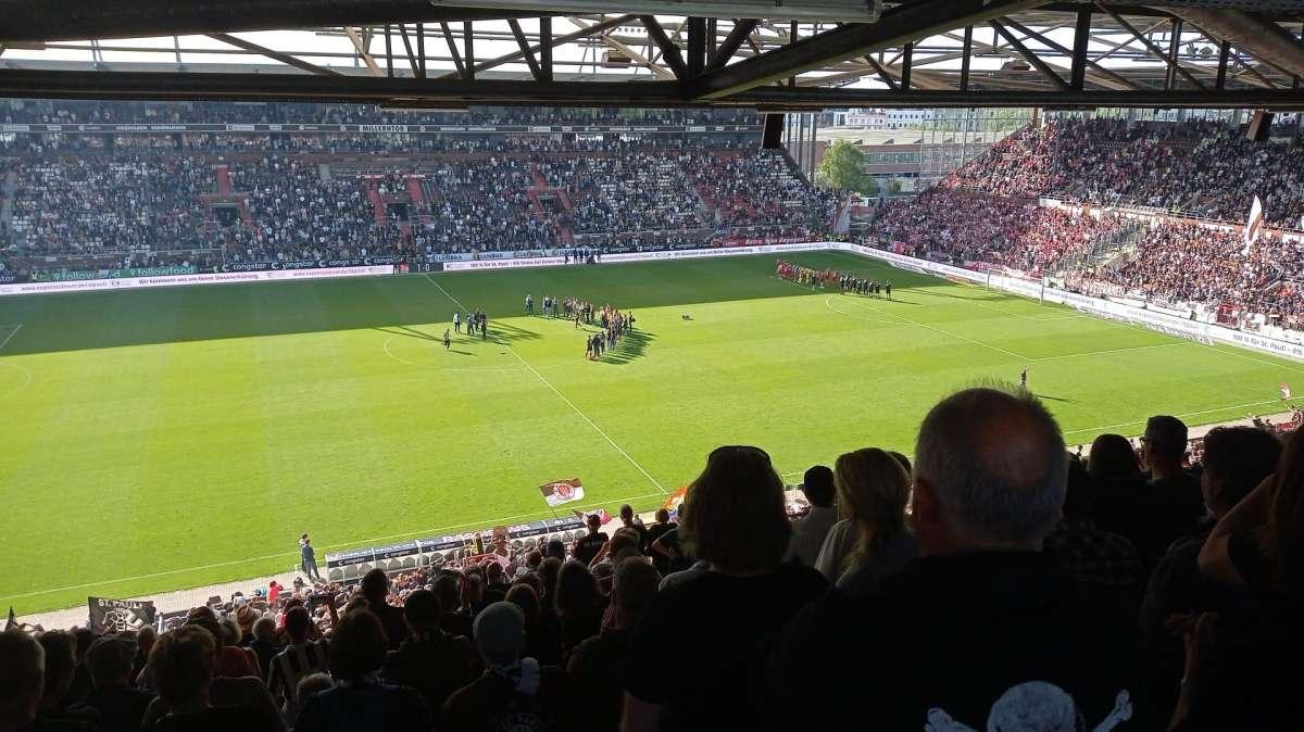 Da tutta Italia Brigate Garibaldi presenti per St Pauli-Düsseldorf