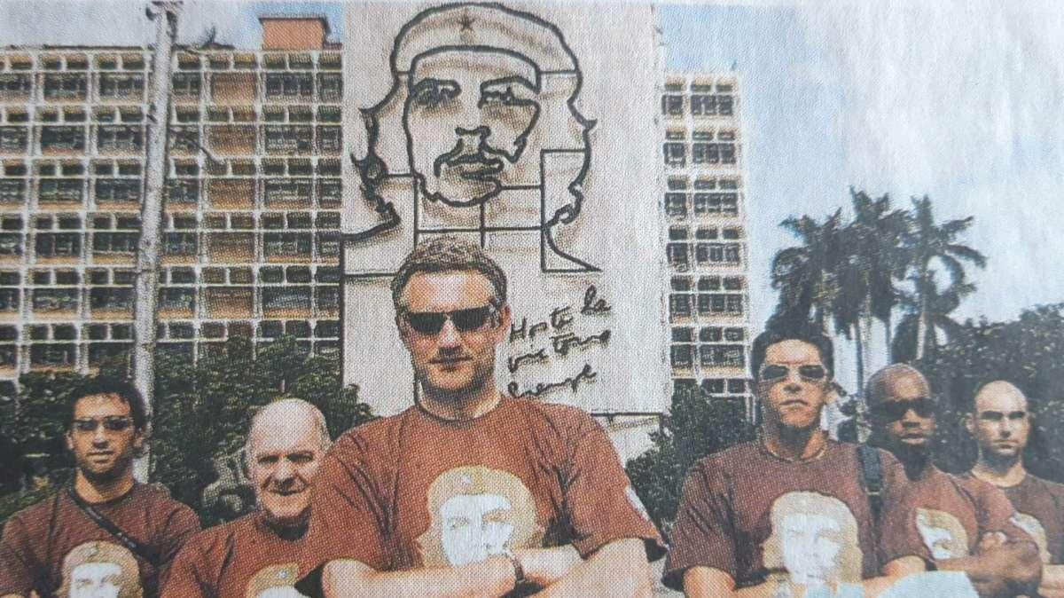 Bubu coi giocatori a Cuba