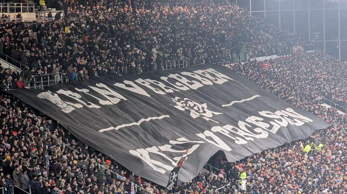 St Pauli-Lipsia 1-1: Kaars la pareggia al 94' su rigore