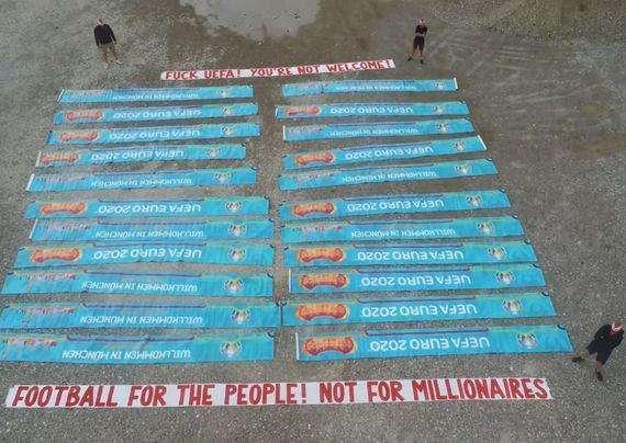 Banner Uefa rubati a Monaco