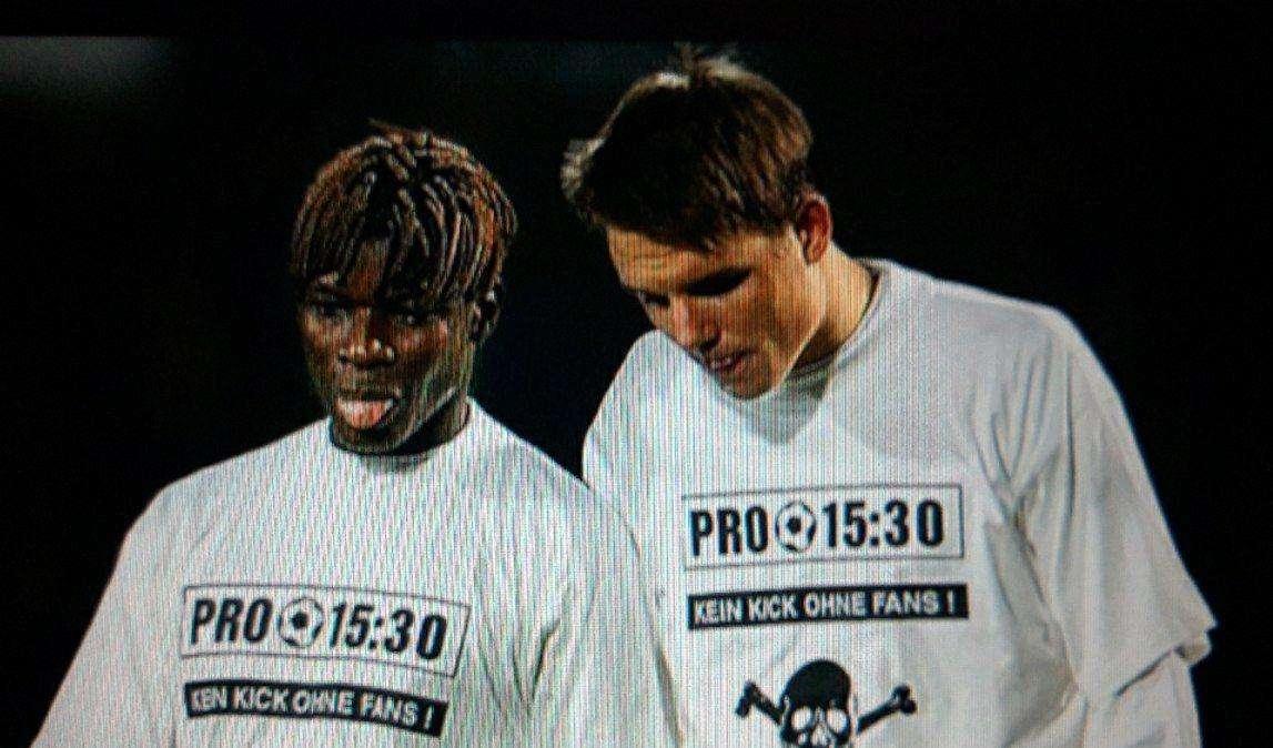Meier e Amadou protestano