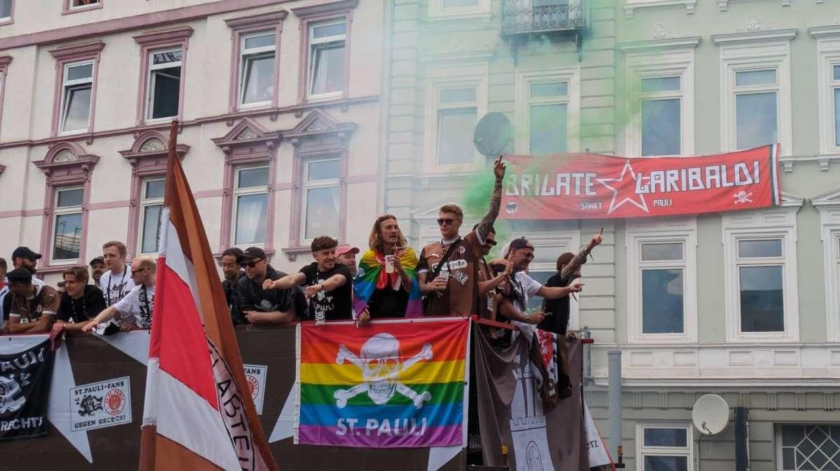 Il Più Grande Spettacolo dopo il Big Bang: Siamo Noi, Sankt Pauli!