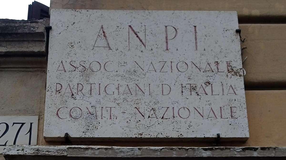 [FOTONOTIZIA] Delegazione delle Brigate Garibaldi arrivata alla sede ANPI di Roma