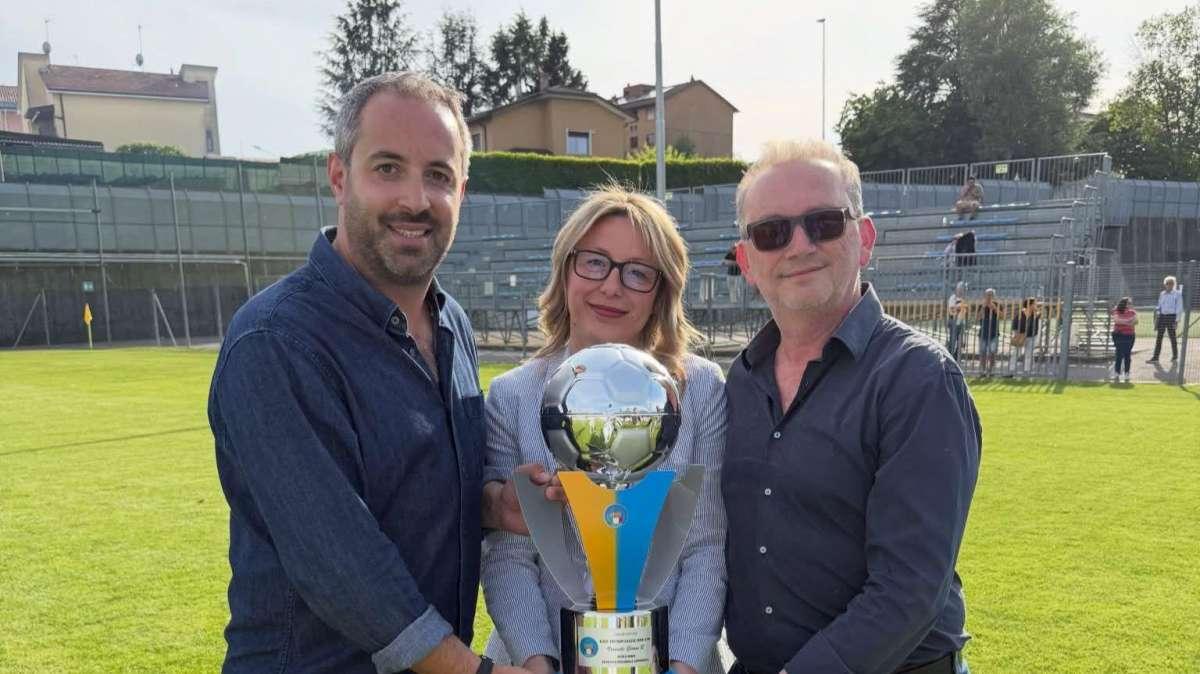 La consegna della Coppa 