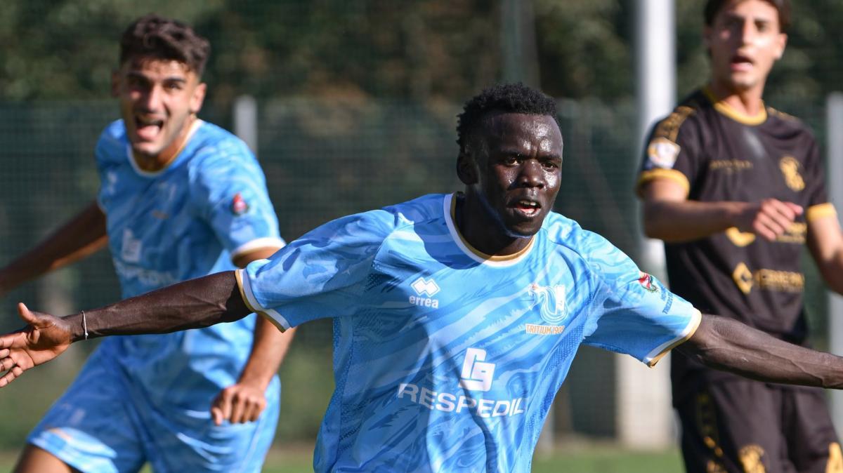 Oscar Mawa, attaccante
