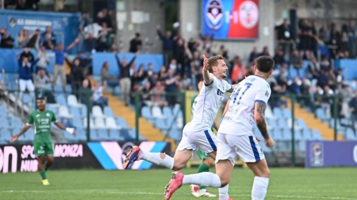 Nichetti esulta dopo il gol
