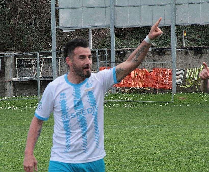Salom esulta dopo il gol