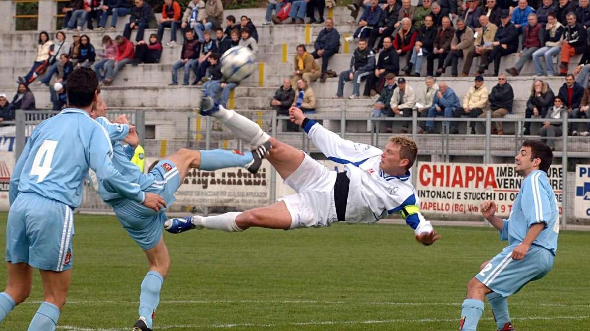 Giorgio Pesenti in rovesciata